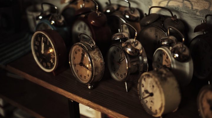 تاریخچه اختراع ساعت به چه زمانی برمیگردد؟